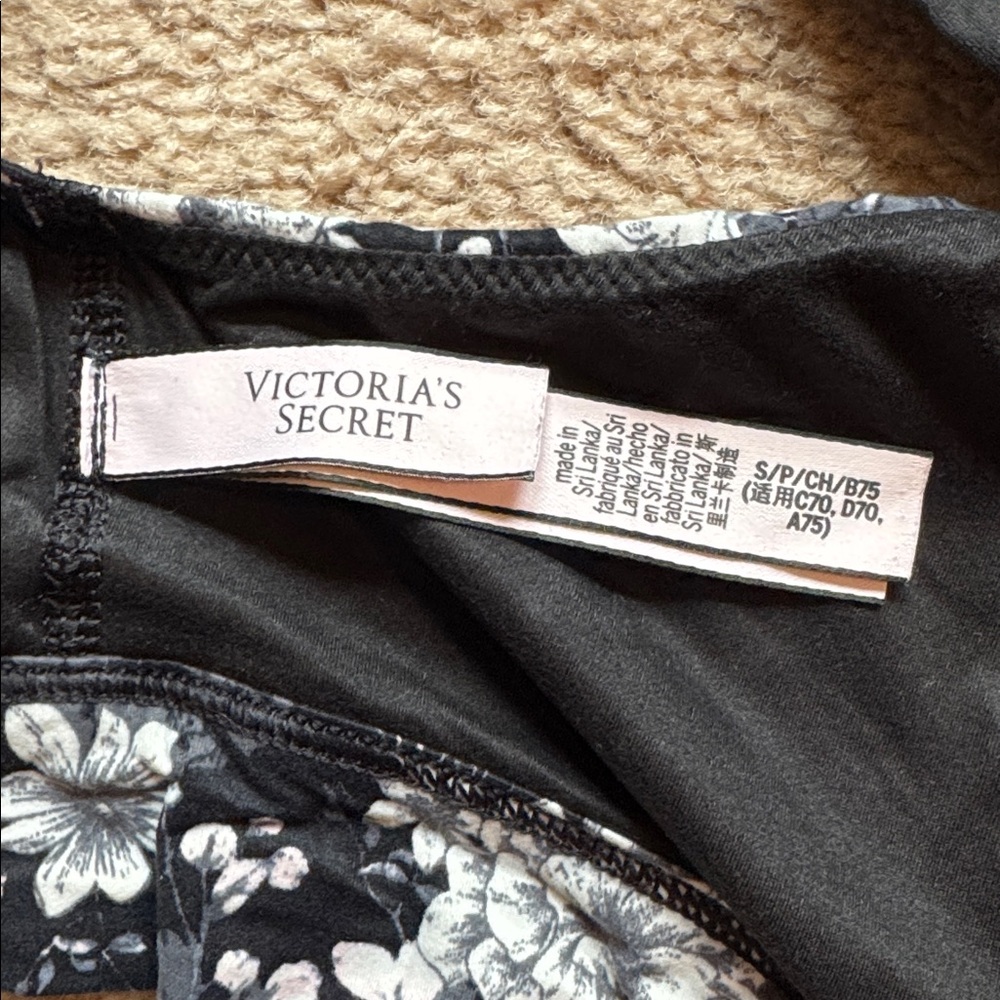 EUC Victoria’s Secret Deep V Bralette - Picture 4 of 4